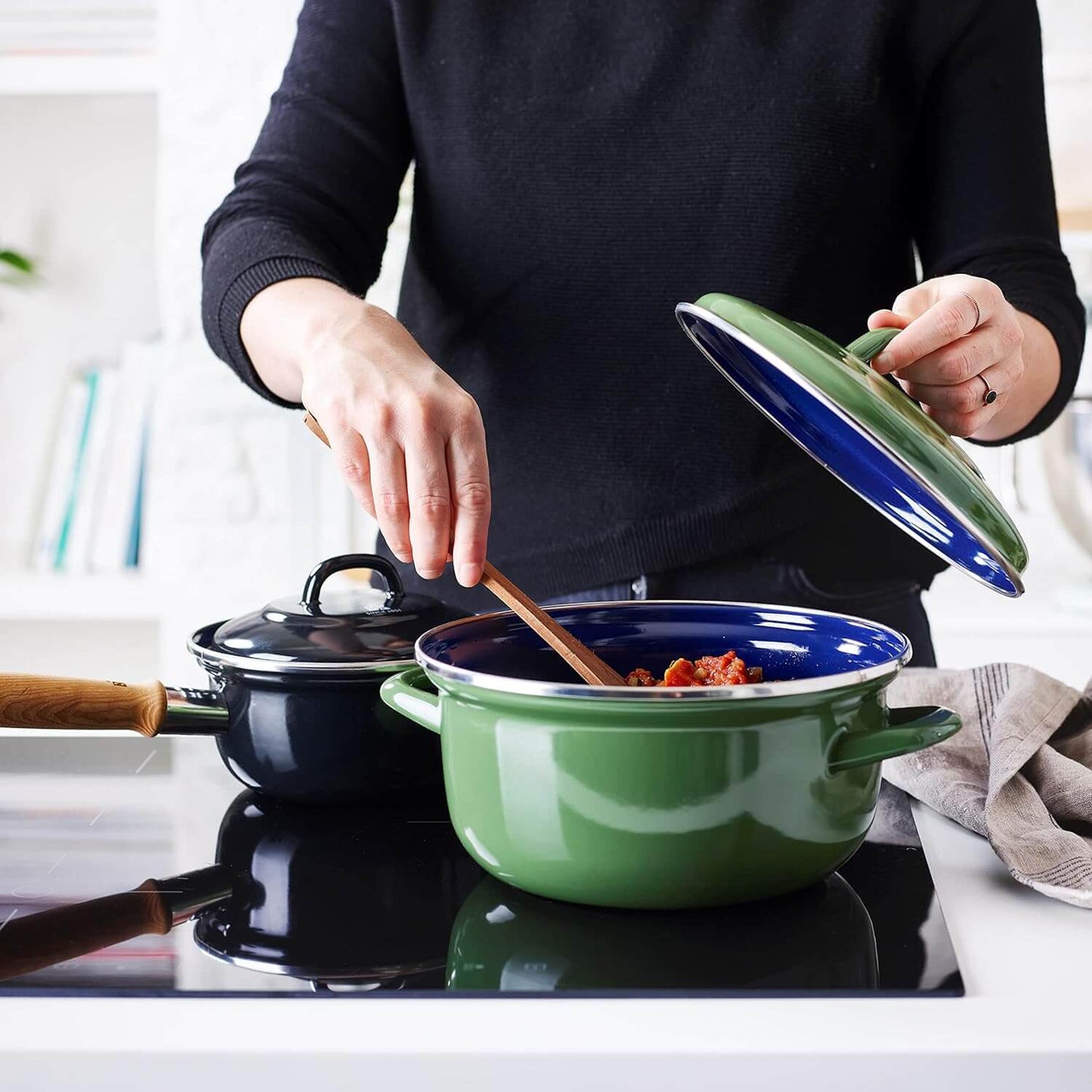 BK Indigo The Dutch Oven Heritage Round German Enamelled Casserole with Lid 20cm 2.5L - Green-4895156659136-Bargainia.com