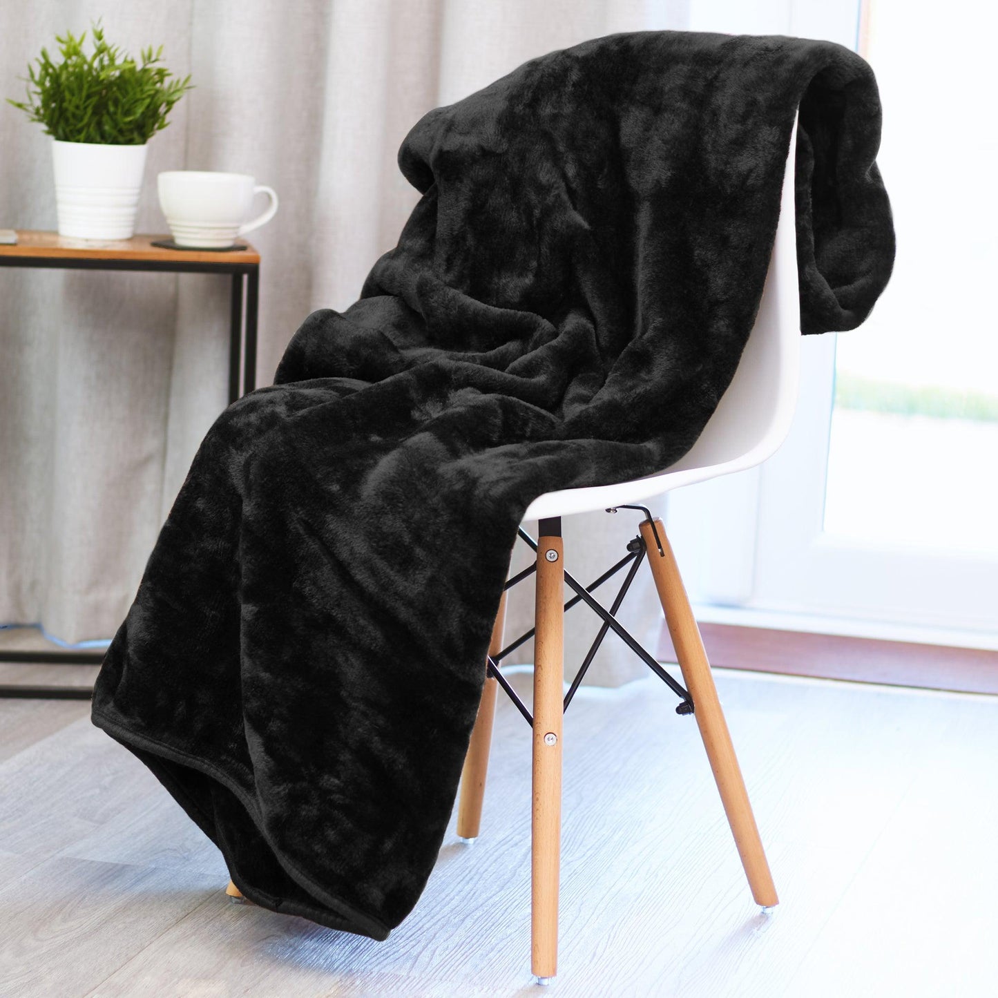 Soft Faux Mink Throw - 150 x 200cm - Black-Bargainia.com