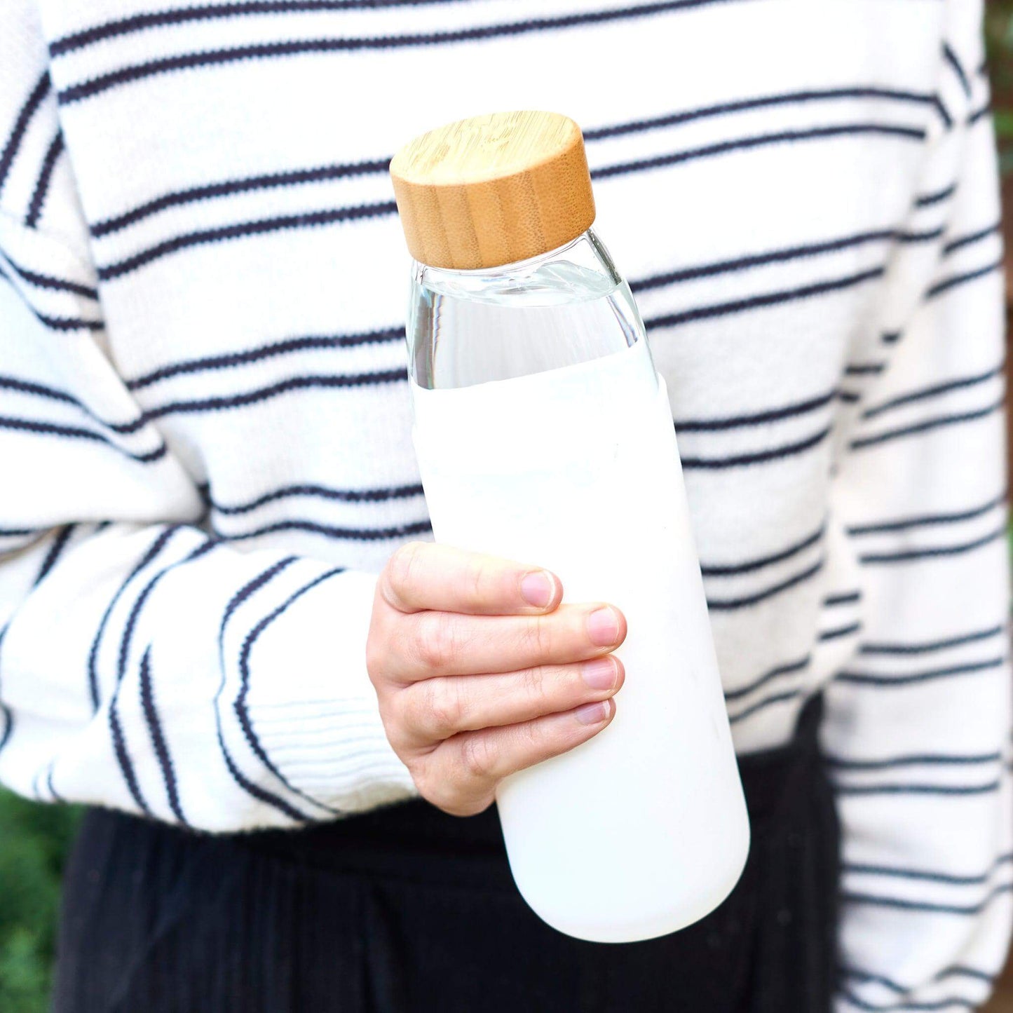 Glass Water Bottle with Bamboo Lid & Coloured Silicone Sleeve 540ml Assorted Colours-Bargainia.com